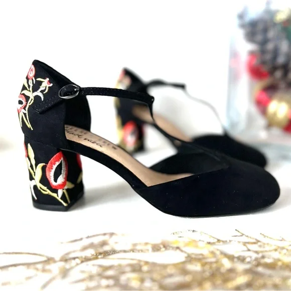 Chelsea-Crew Frenchie Black Faux Suede Chunk Heels Sz US 7 - Picture 5 of 13